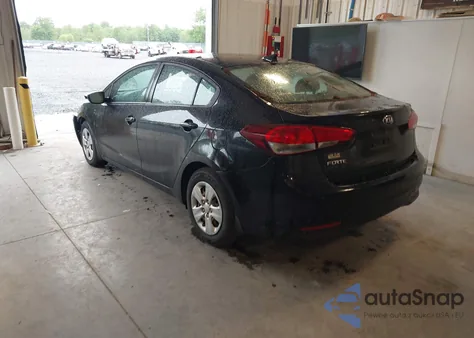 2018 Kia Forte Lx z USA, uszkodzony, nr VIN 3KPFL4A79JE263858